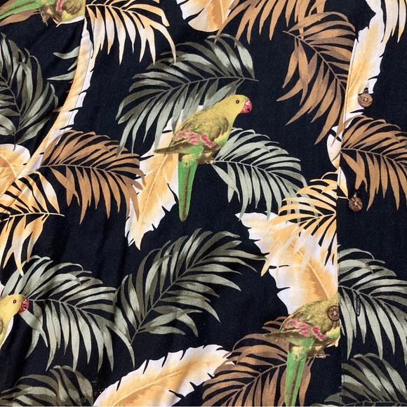 Roundtree & Yorke Hawaiian Shirt | Size XLT | Parrots & Palm Trees | Summer - Picture 5 of 8